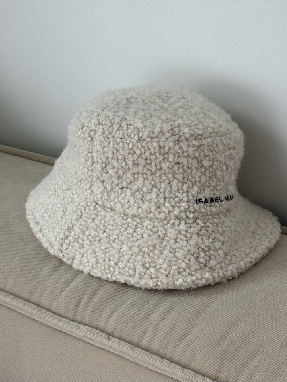 Isabel Marant Cream Bouclé Bucket Hat with Black Logo - Picture 3 of 4